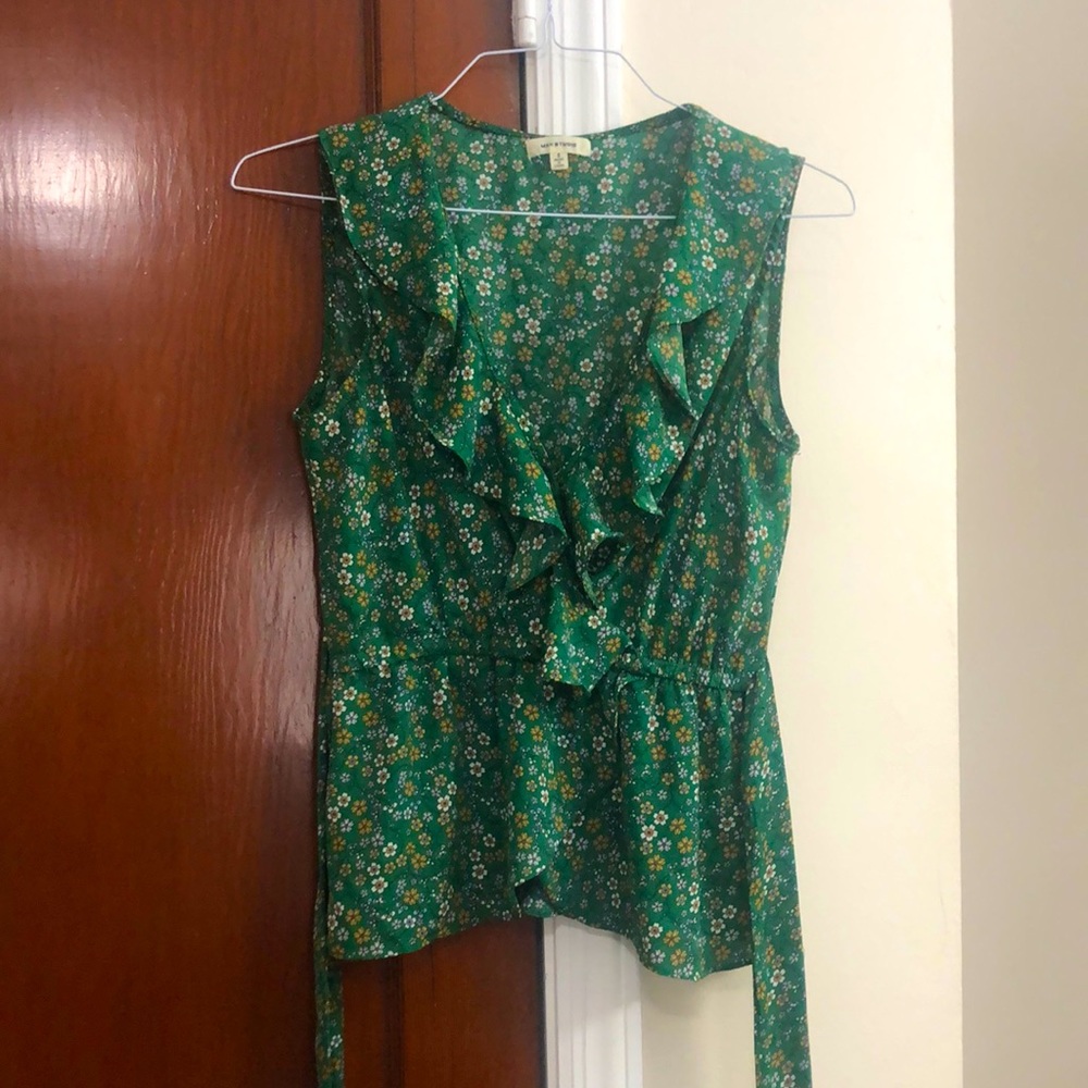 Max studio green floral v-neck blouse with tie at waist